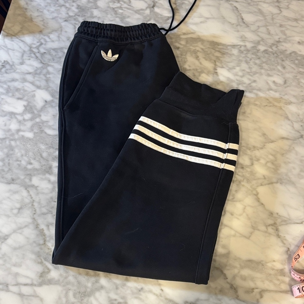 Adidas OG men’s “Neuclassic” jogger pant black/white, small